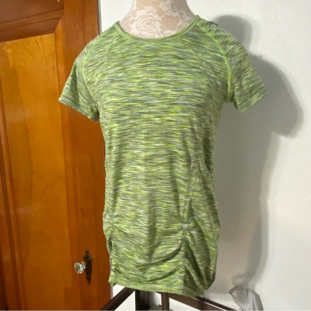 Athleta Fastest track Tshirt in Green medium